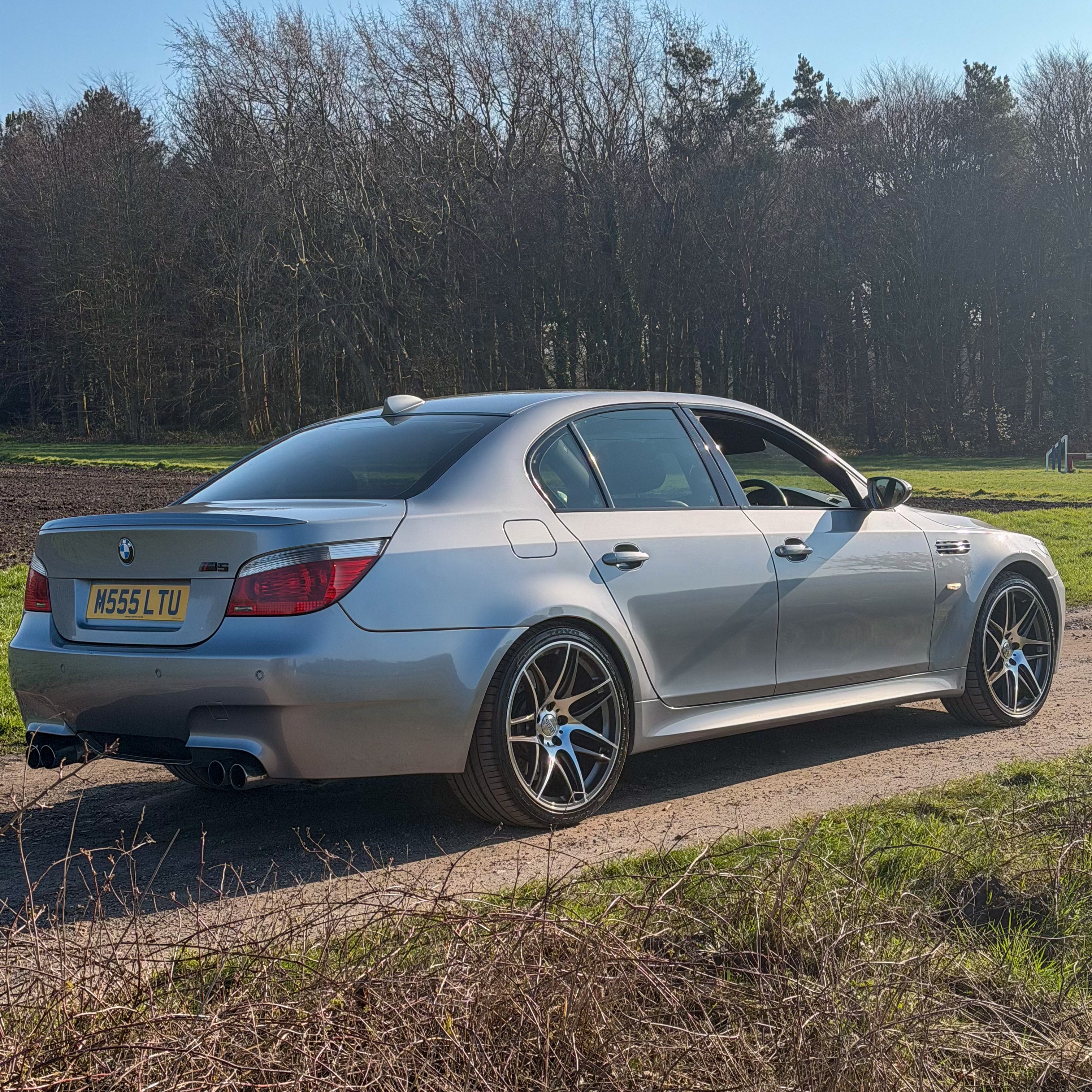 BMW E60 M5 V10 - 2005